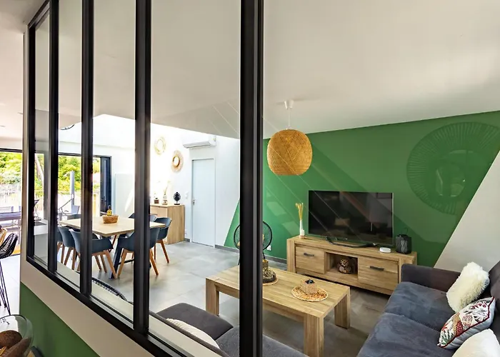 Semesterbostad With Private Pool *