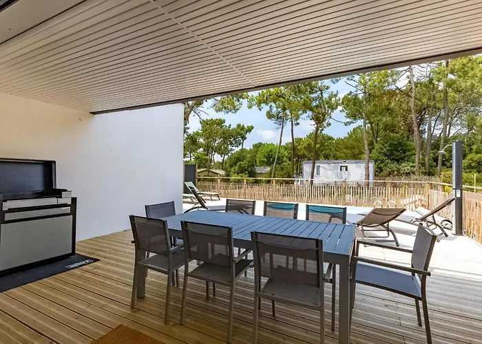 With Private Pool Semesterbostad