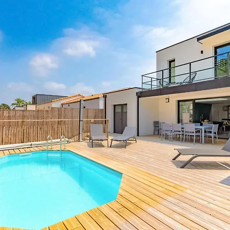 With Private Pool *